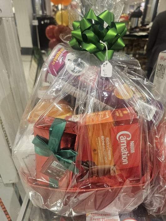 Holiday Gift Basket - Festive, Thoughtful & Ready to Delight 🎁✨